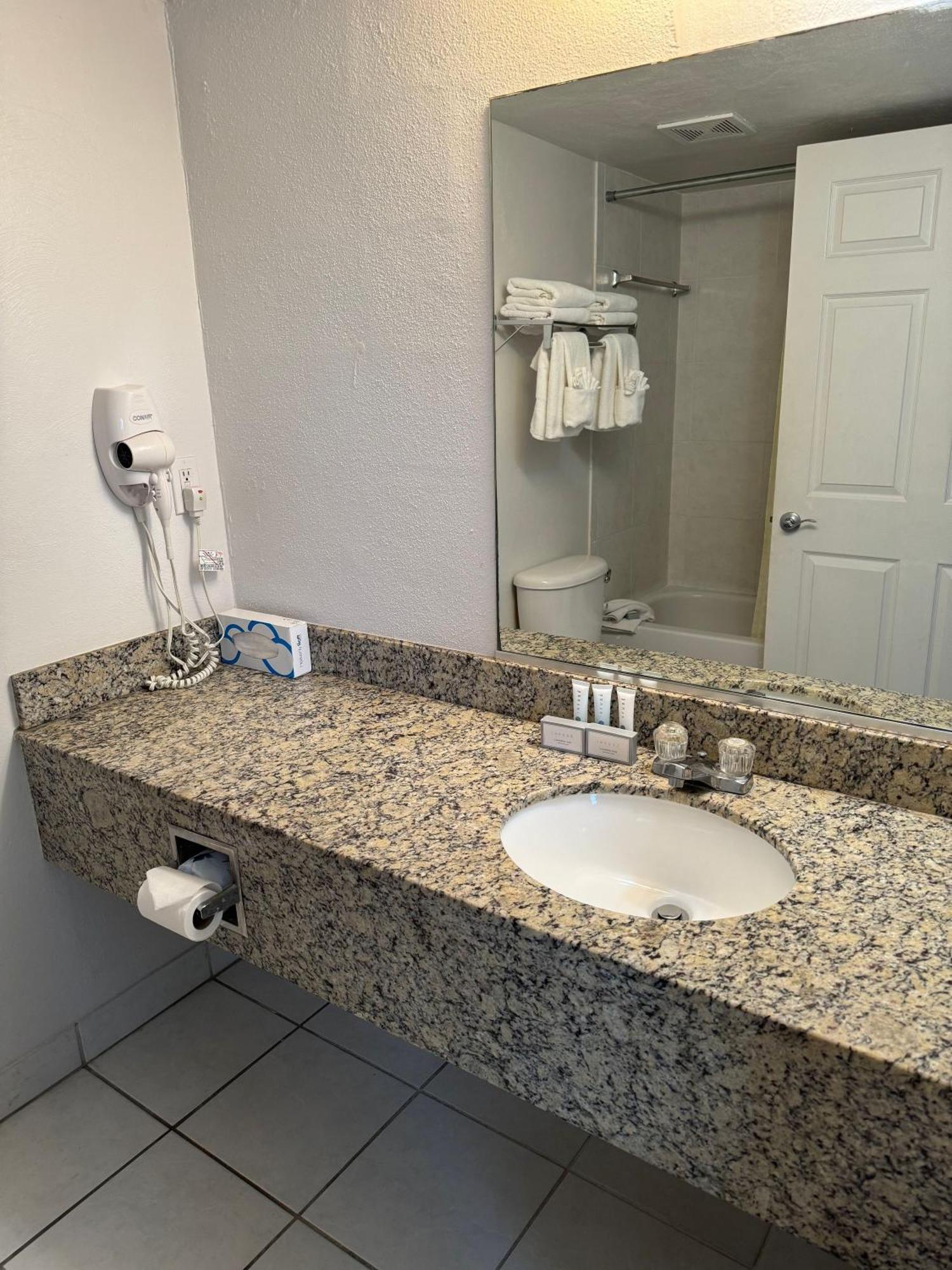 Emerald Shores Hotel - Daytona Beach Bagian luar foto